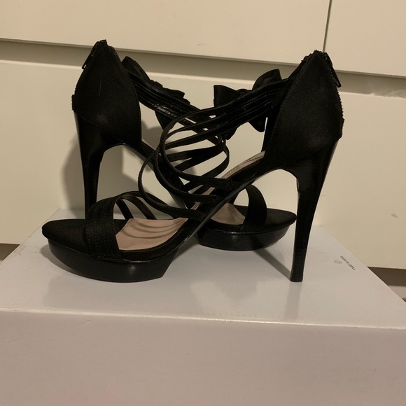 Fergalicious sexy strappy heels - Picture 3 of 5